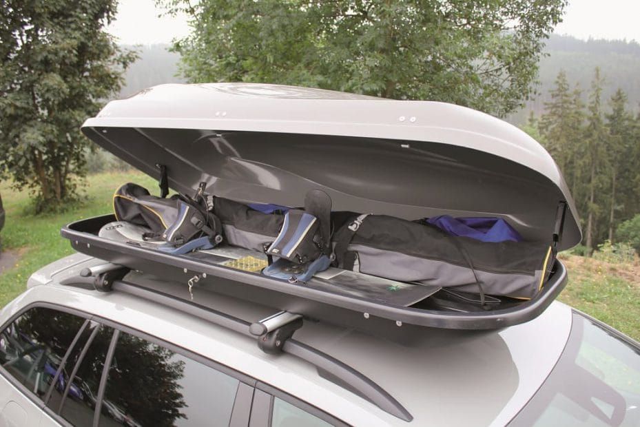 Dachbox mit Snowboard