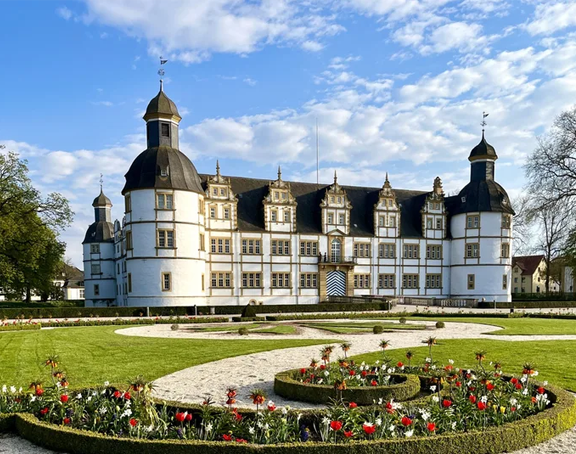 Schloss Neuhaus
