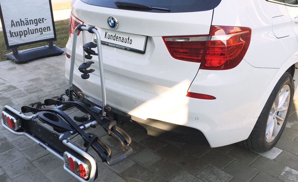 BMW X3 mit Anhängerkupplung und Fahrradträger