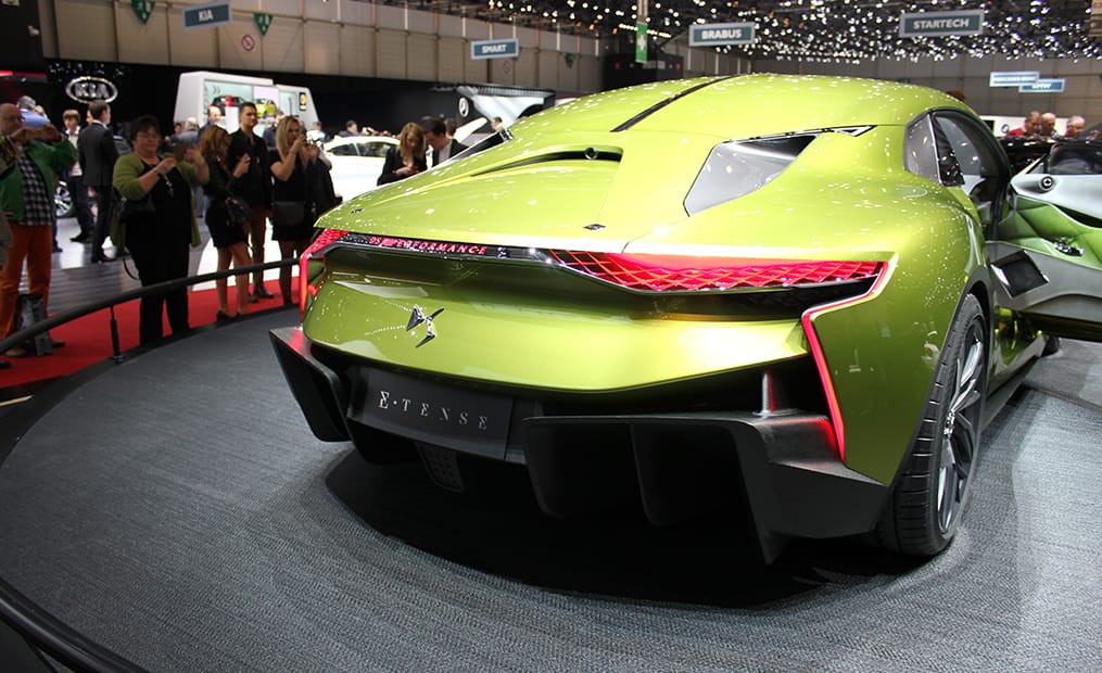 Die Studie des französischen Sportcoupé ist, wie es der Name schon vermuten lässt, ein Elektroauto. Insgesamt stehen 402 PS zur Verfügung.