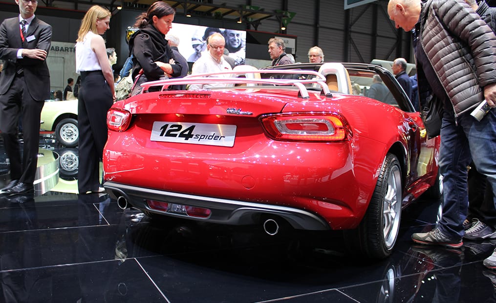 Rückkehr eines legendären Cabrios. Der Zwillingsbruder des Mazda MX-5, doch unter der Marke Fiat und all‘italiana ausgestattet.