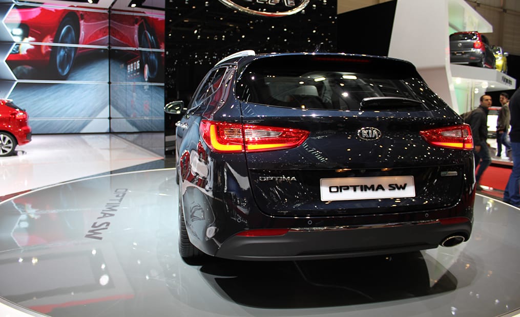 Der Kia Optima Sportswagon ist mit 4,85 m Länge und 1,86 Metern Breite genauso groß wie die Limousine. Das Kofferraumvolumen mit 553 Litern ist ganz ordentlich.