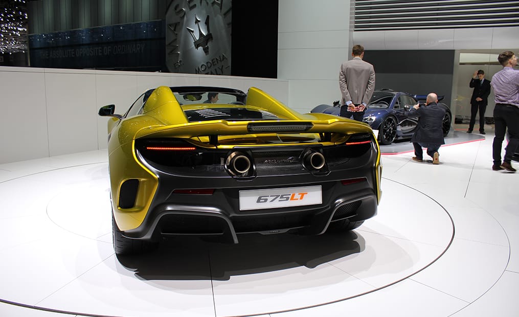 Der 675LT von McLaren - Ein Spider auf höchstem Niveau der es in 2,9 Sekunden auf 100 km/h und am Ende auf 326 km/h Spitze bringt. Der Spider ist auf 500 Exemplare limitiert.