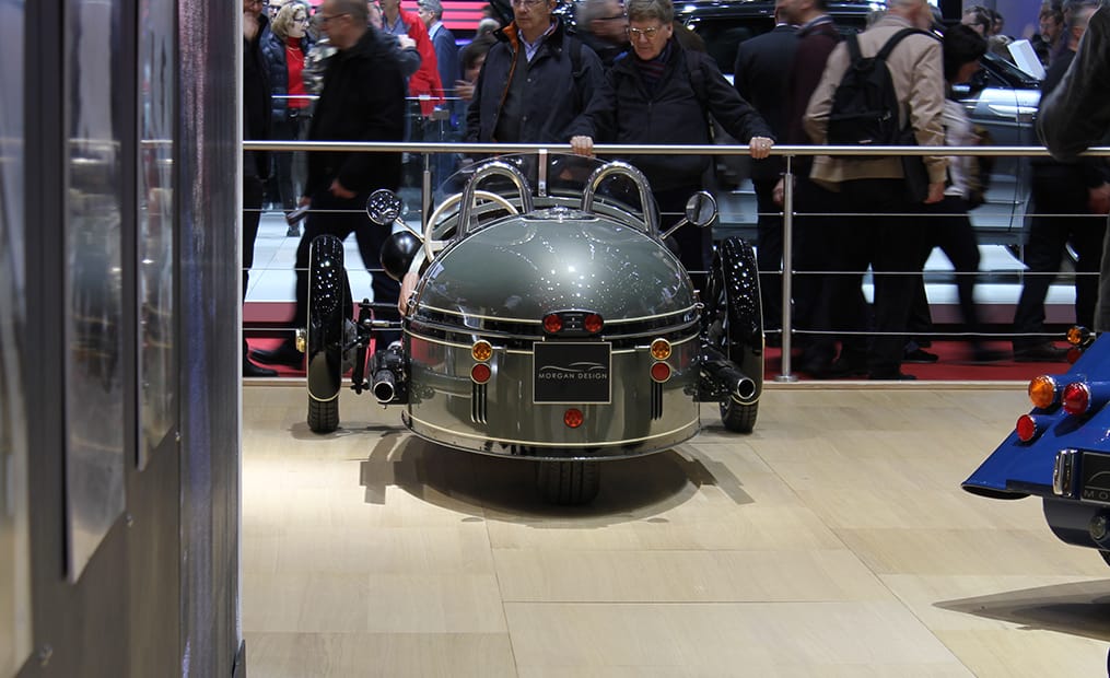 Der Morgan EV3 soll ab Herbst im Handel zu haben sein. Der komplett elektrisch angetriebene Threewheeler schafft es in 9 Sekunden von 0 auf 100.