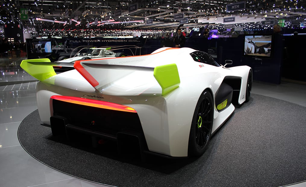 Eine mit Wasserstoff betriebene Brennstoffzelle sorgt im Pininfarina H2 Speed Concept für Vortrieb.