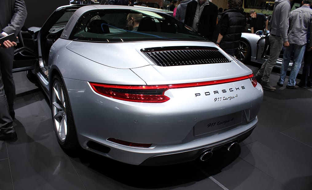 Die siebte Generation des Porsche 911 Targa beschleunigt die 350 PS Maschine von 0 auf 100 in 5,2 Sekunden. Die Endgeschwindigkeit liegt bei 282 km/h.
