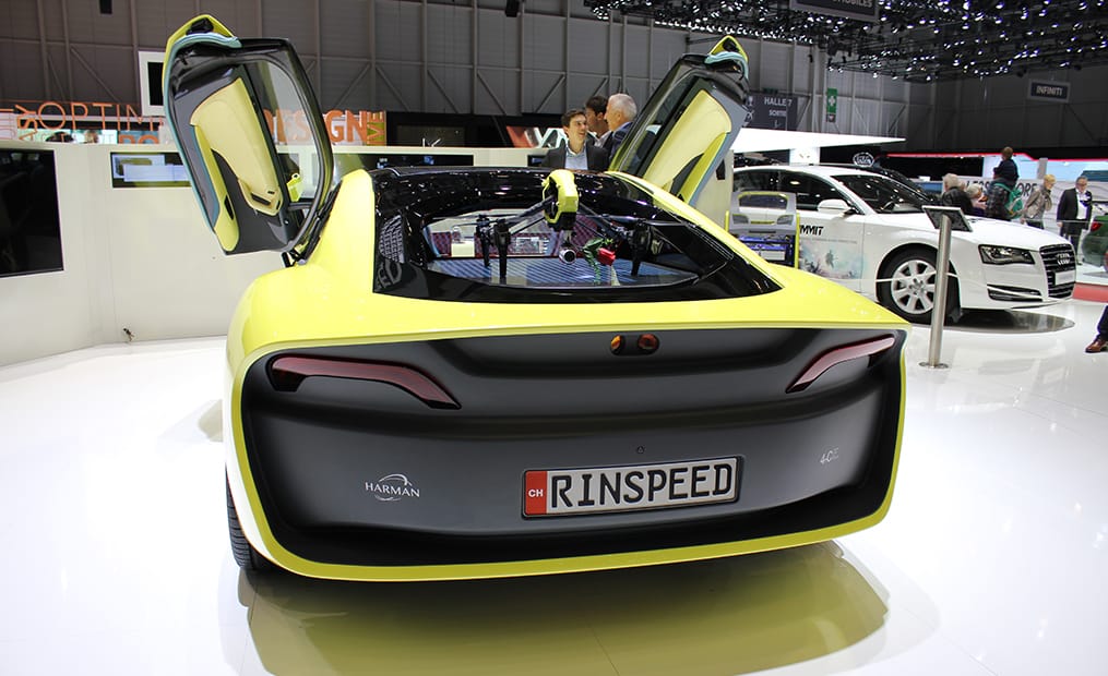 Der Rinspeed Etos basiert auf einem BMW i8. Die Studie soll komplett autonom fahren können und hat zudem eine Drohne an Bord.