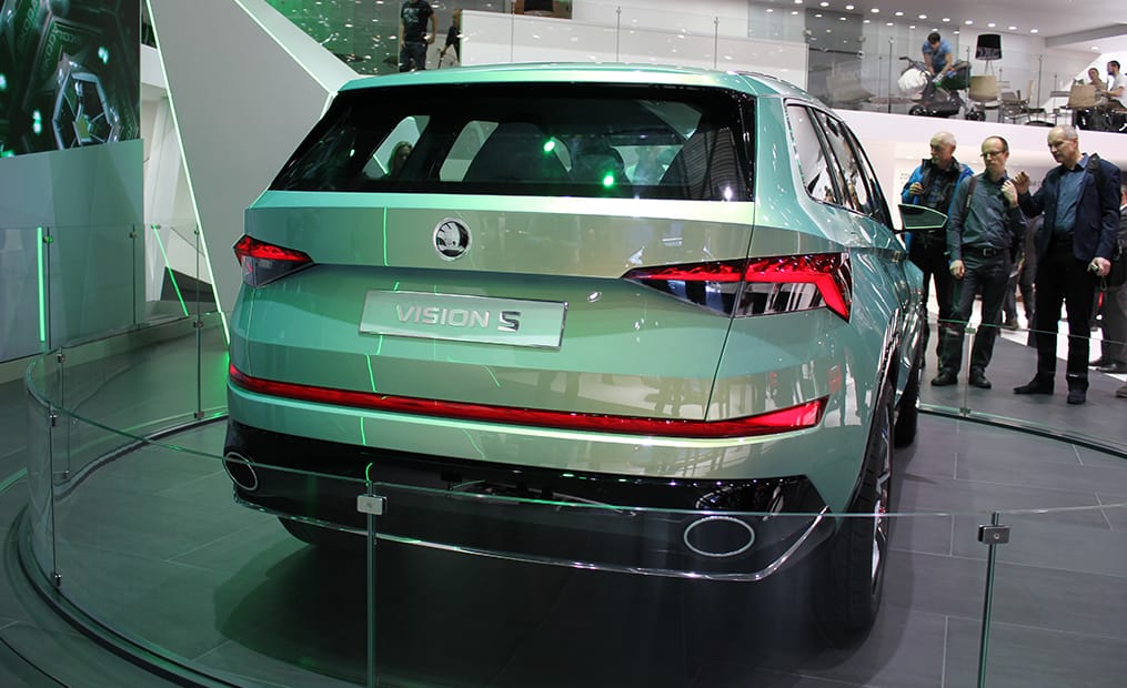 Der Skoda VisionS bietet einen Ausblick auf den für Anfang 2017 geplanten Kodiak. Der Name „VisionS“ steht für Vision-SUV.