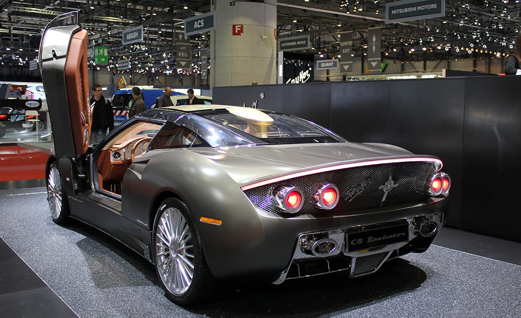 Spyker nimmt mit dem C8 Preliator einen neuen Anlauf. Der 324.900 Euro teure Sportwagen sprintet in 3,7 Sekunden von 0 auf 100 und erreicht seine Endgeschwindikeit bei 322 km/h.