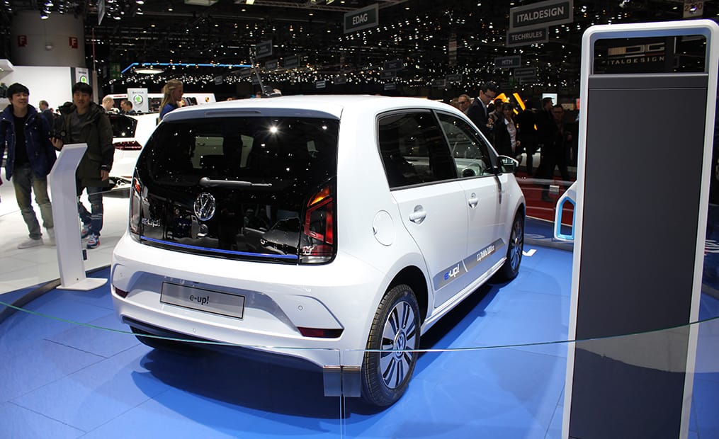 Der VW E-UP! ist zwar nicht neu, aber Volkswagen will auch hier seine E-Mobility-Bestrebungen unter Beweis stellen.