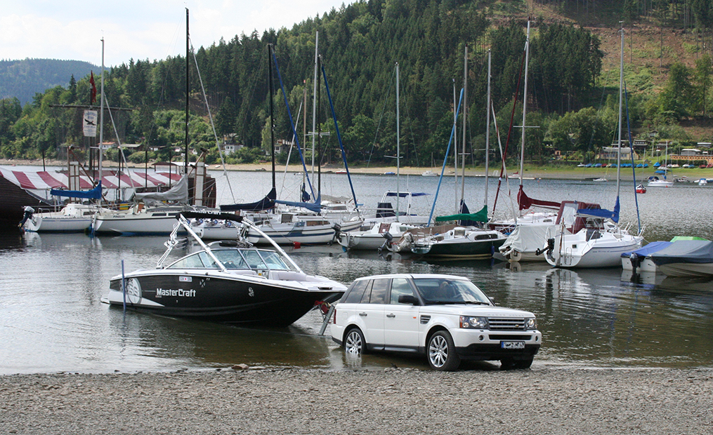 Range Rover mit Boot