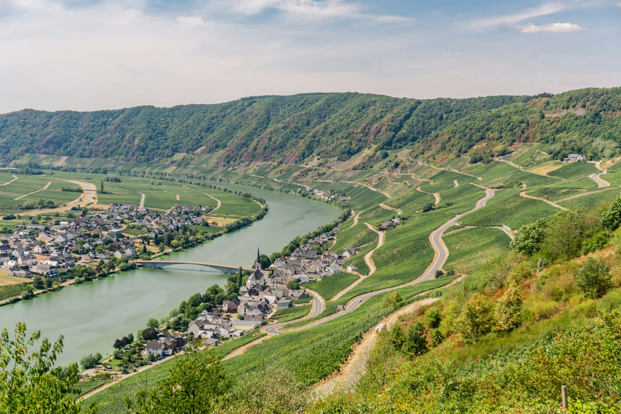 Mosel-Radtour: Burg Eltz, Sehenswürdigkeiten und Weinfeste am Mosel-Radweg