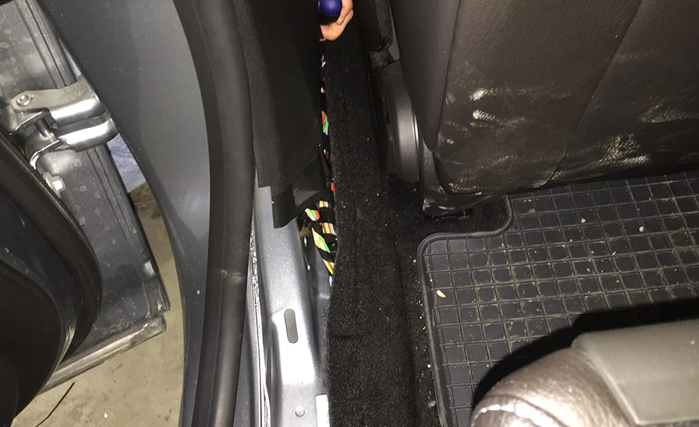 Kabel nach vorne ziehen