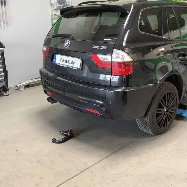 BMW Anhängerkupplung abnehmbar inkl. Anbausatz Elektrikteile X3