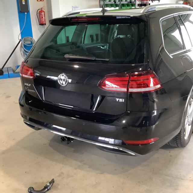 AUTOHAK Anhängerkupplung VW GOLF VII Variant abnehmbar + 13pol Elektrik