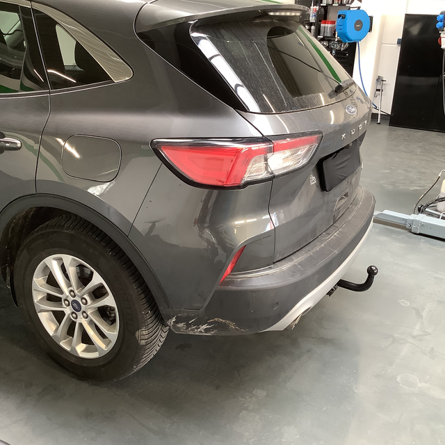 Elegantes Anhangerkupplung Ford Kuga Ebenbild